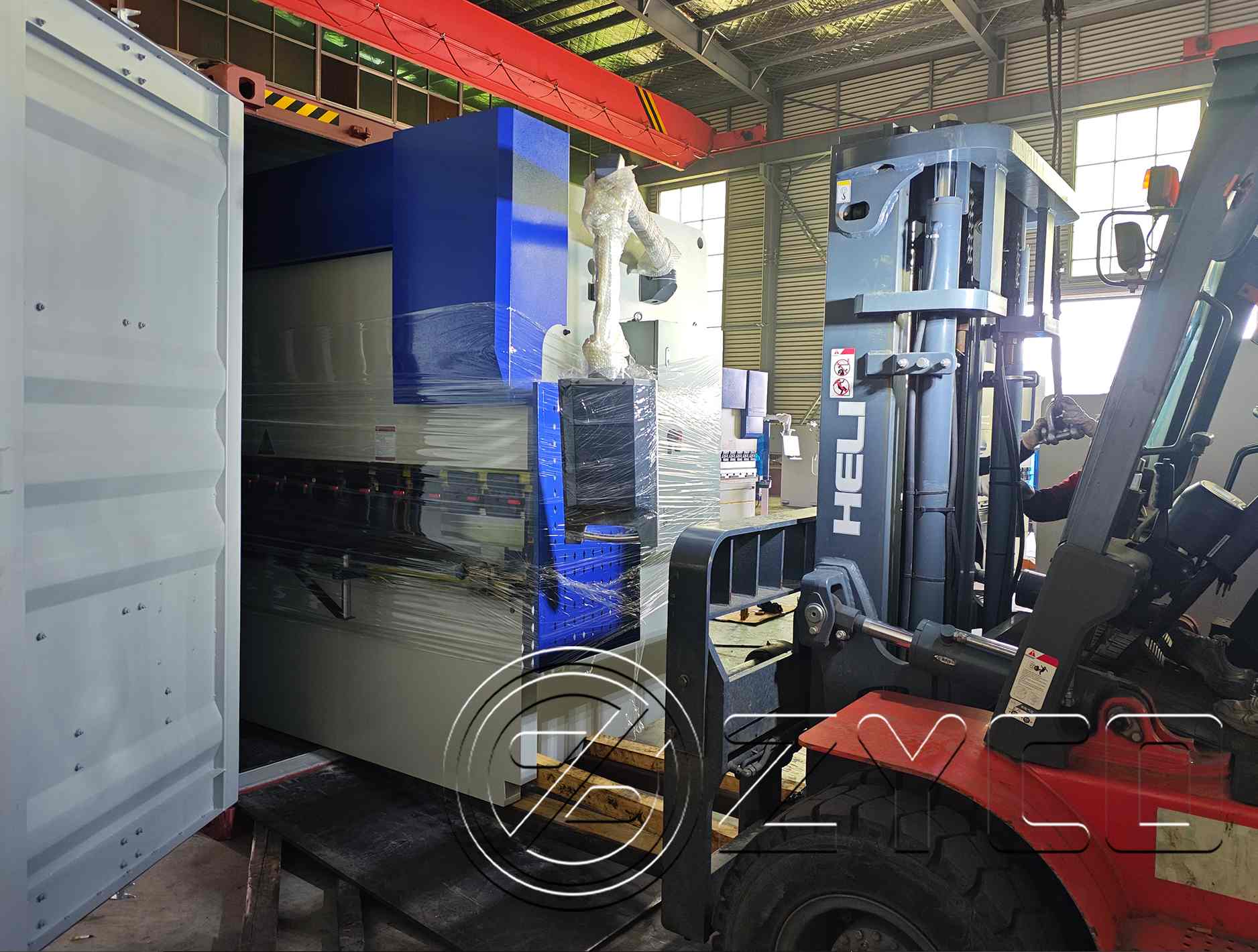 	 Twist axis synchronous bending machine